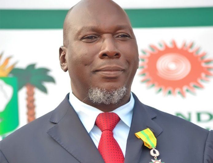 DECOUVREZ LE PORTRAIT DU PROFESSEUR SORO YAYA DIRECTEUR DE L'ECOLE DOCTORALE SCIENCES ET TECHNIQUES  DE L'INGENIEUR